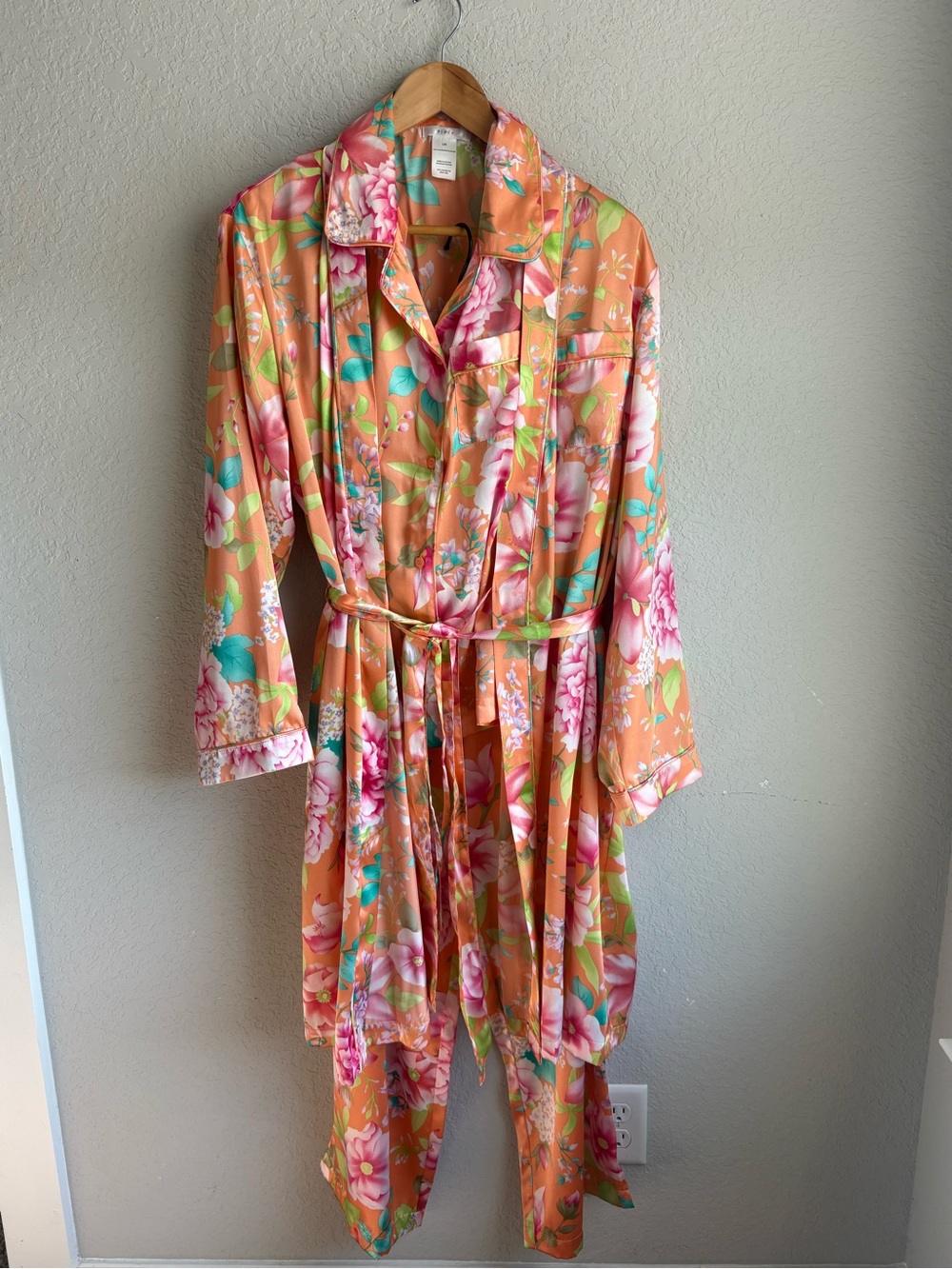 PINK Victoria’s Secret Floral Satin Pajama Set with Matching Robe Women’s Large